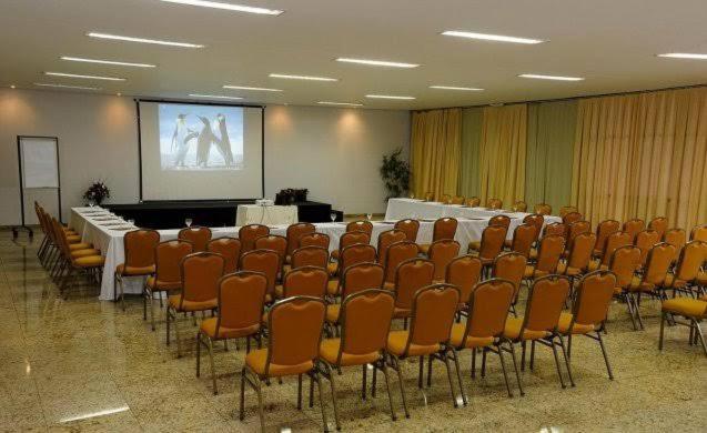 712 - Flat Temporada Em Goiania-proximo Ao Parque Areiao